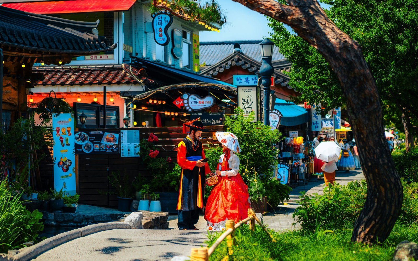 People wearing colourful hanbok in Jeonju Hanok Village